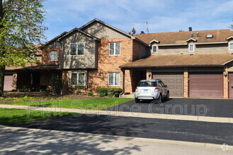 Building Photo - 985 West Ct