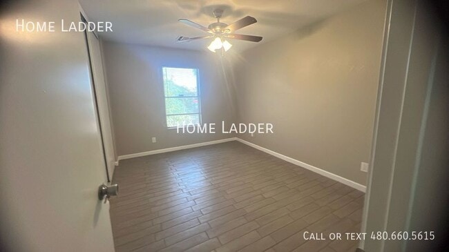 Building Photo - 7213 W Hilton Ave