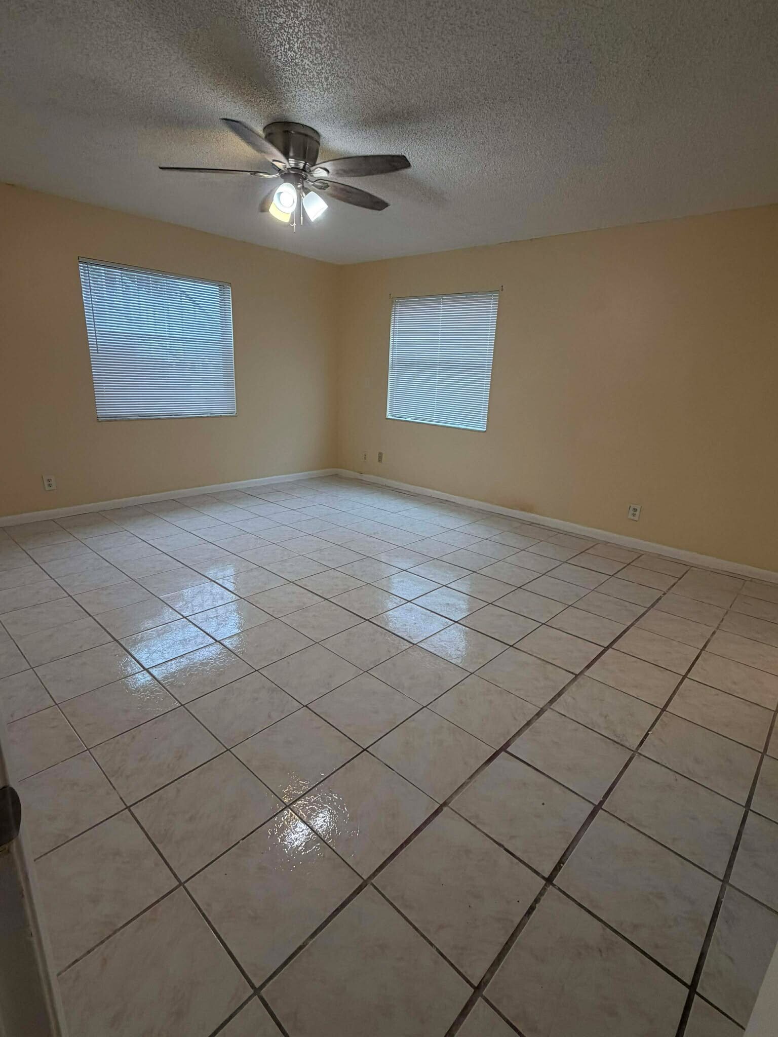 Building Photo - 501 W 1st St