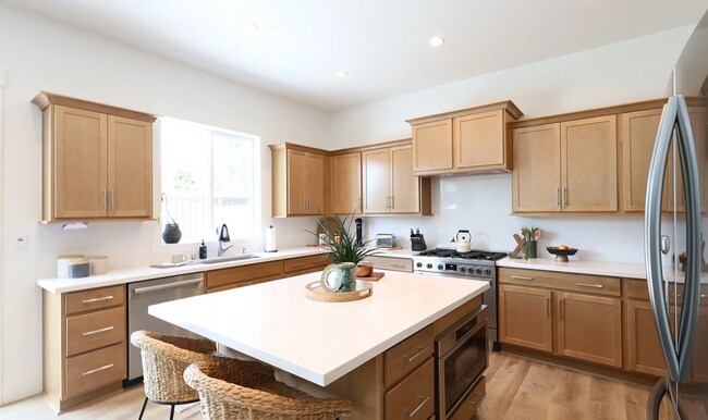 Building Photo - Beautiful Four Bedroom Three Bath Home Located in Granit Bay