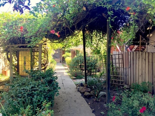 Building Photo - 1758 Garfield Pl