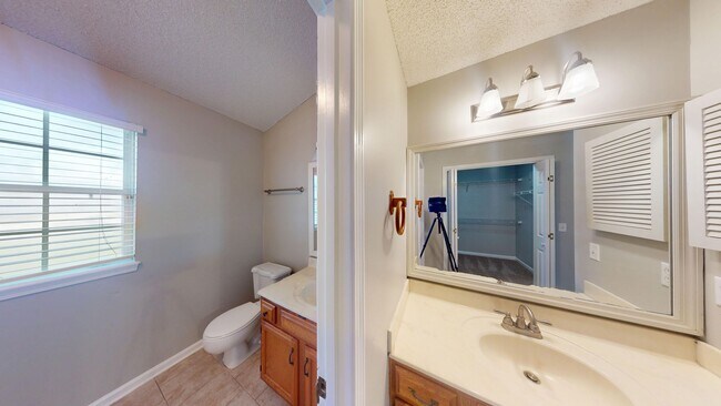 Building Photo - 3Bed/ 2Bath Home - Available Now!