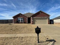 Building Photo - 14750 S Hickory Pl