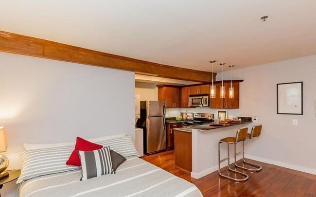 Building Photo - Charming Studio Condo in Shaw!