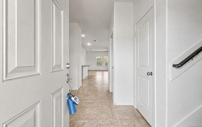 Building Photo - 166 Meadow Grove Dr