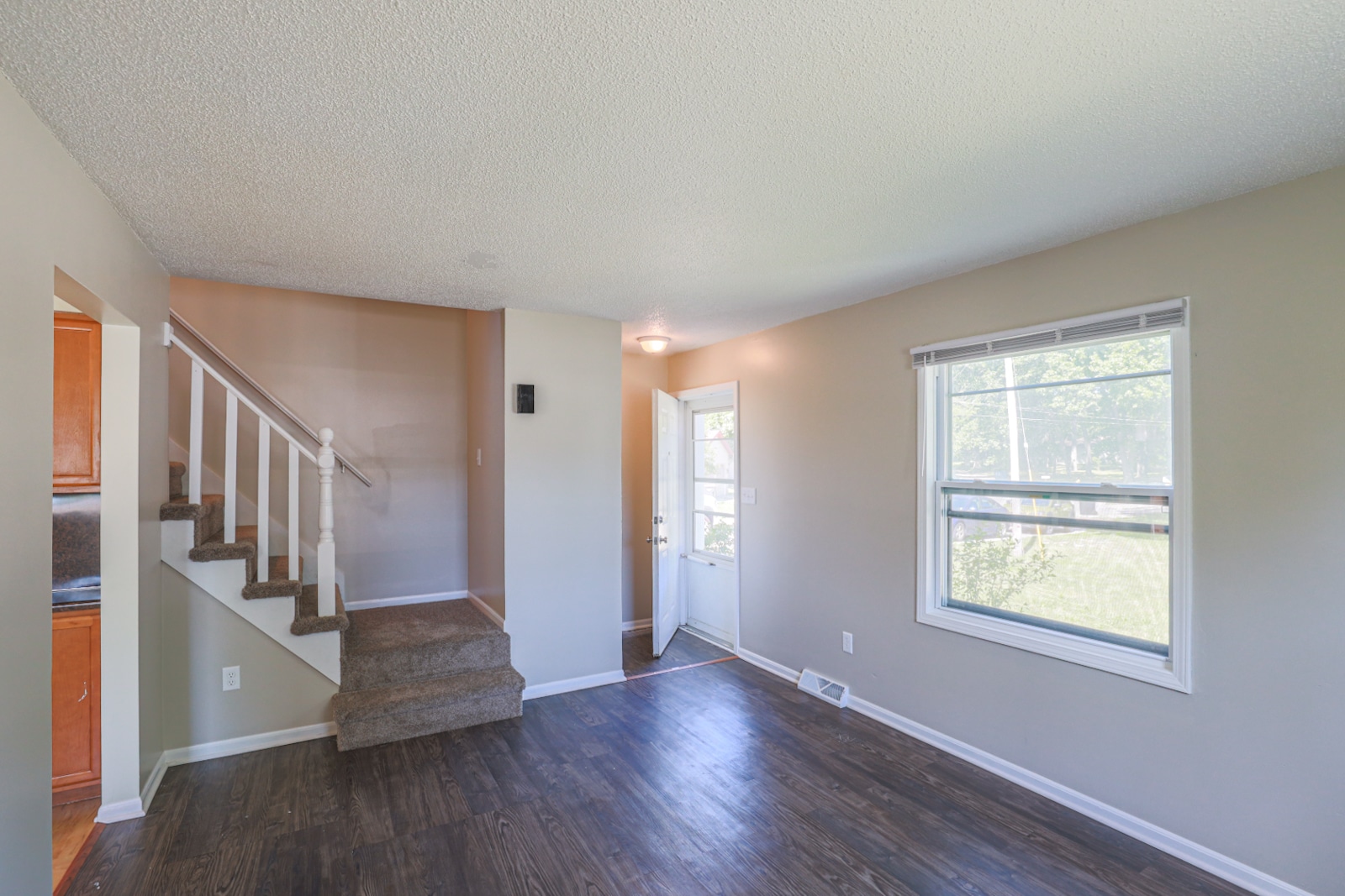 Building Photo - 156 Sluyter St SE