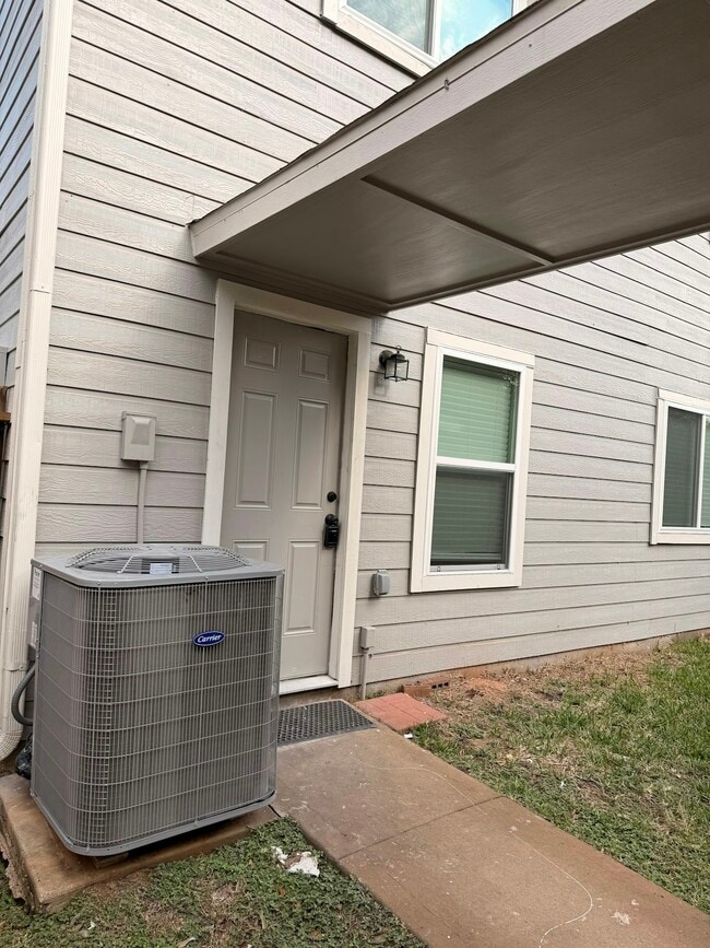 Building Photo - 10651 Cobblecreek Way