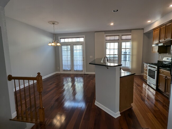 Kitchen & Dining - 907 Harrison Cir