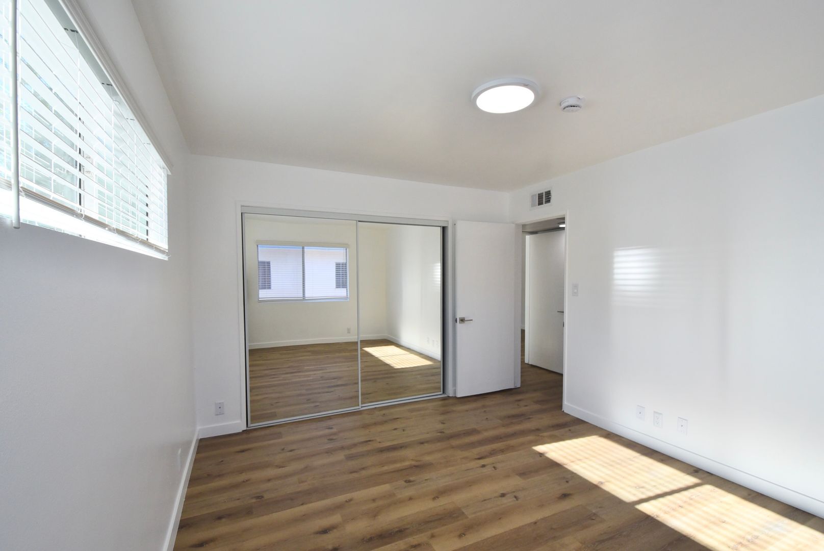 Building Photo - 14706 Dickens St