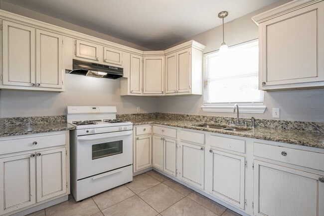 Building Photo - Cute Tulsa Home Coming Soon! 3 bedrooms and 1 bath