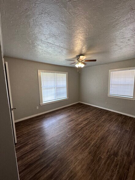 Building Photo - 1708 Westchester Dr