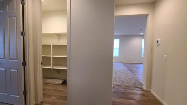 Building Photo - 7060 W Oberlin Wy