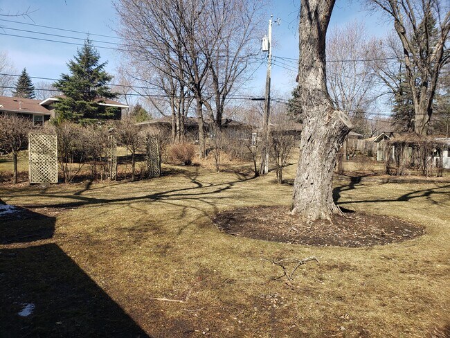 Building Photo - 10932 Russell Ave S