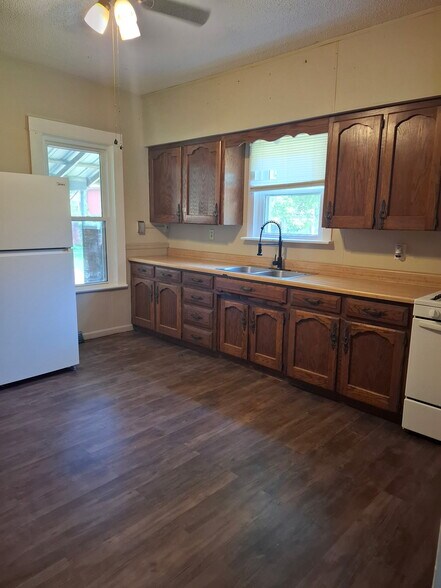 Building Photo - 920 W Cape Rock Dr