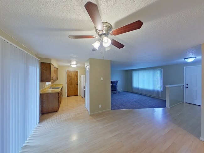 Building Photo - 24798 Parkside Dr