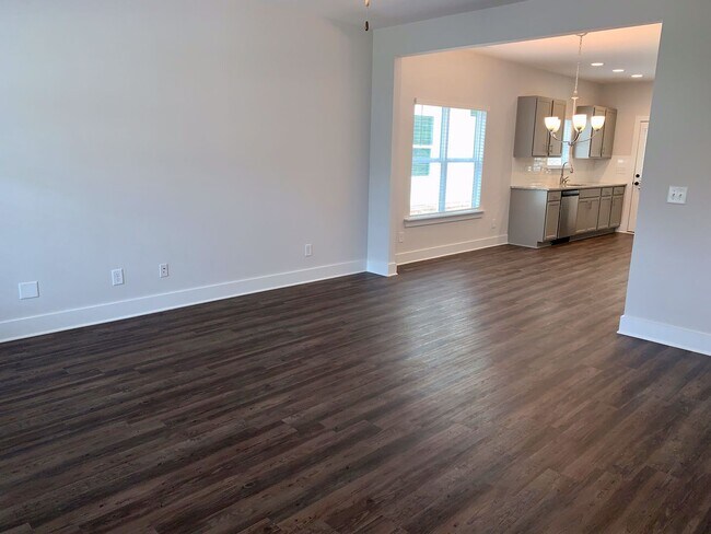 Building Photo - One level home with fenced backyard.