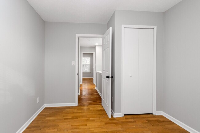 Building Photo - 313 Mews Ct