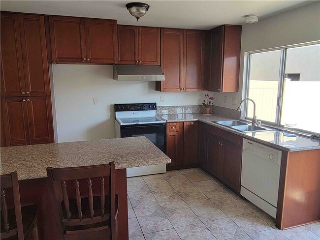 Building Photo - 4761 Guadalajara Way