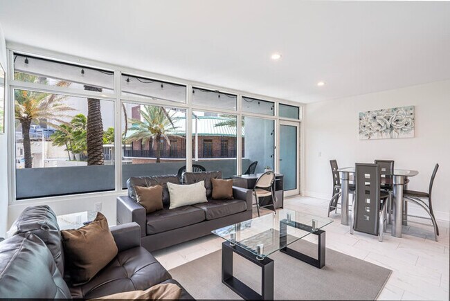 Building Photo - Beachfront Bloo's -2 Units-Ocean View Balc...