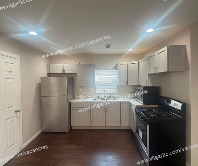 Building Photo - 4023 Deodar St