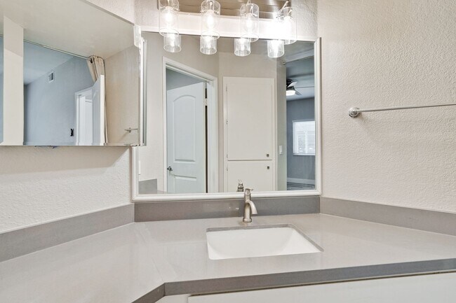 Building Photo - Welcome Home!!! - Great Location