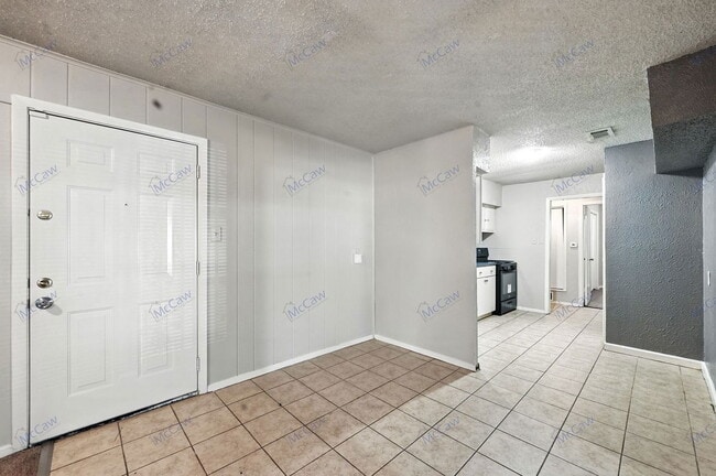 Building Photo - 425 Highcrest Dr