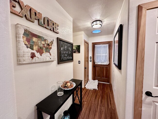 Building Photo - 2 Bedroom Home for Rent