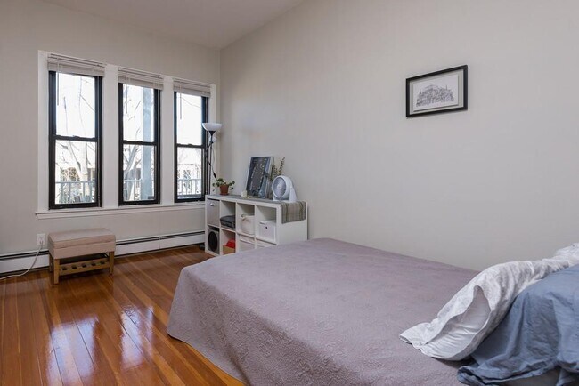 Building Photo - 15 Trowbridge St