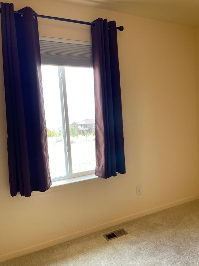 Building Photo - 422 Storm Ridge Dr