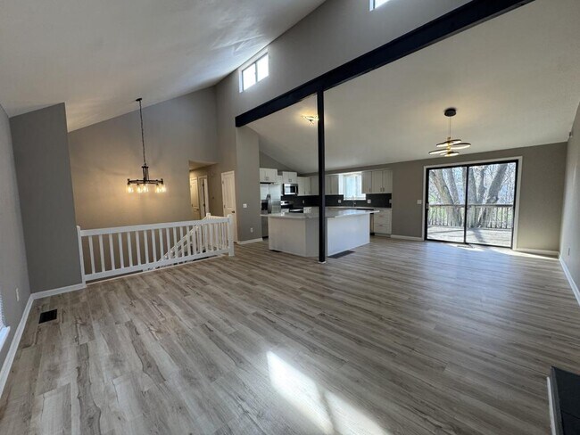 Building Photo - 9206 Greenway Ln