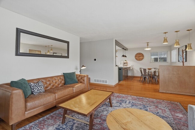 Building Photo - 208 Westridge Dr