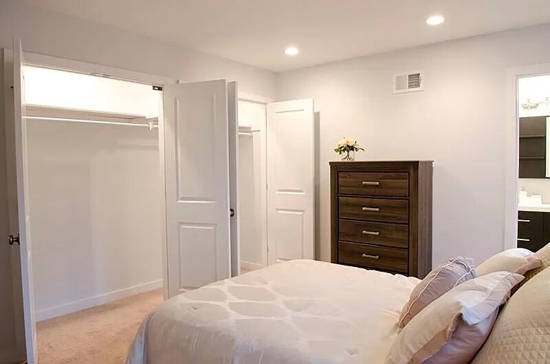 Building Photo - 2995 Livingston St