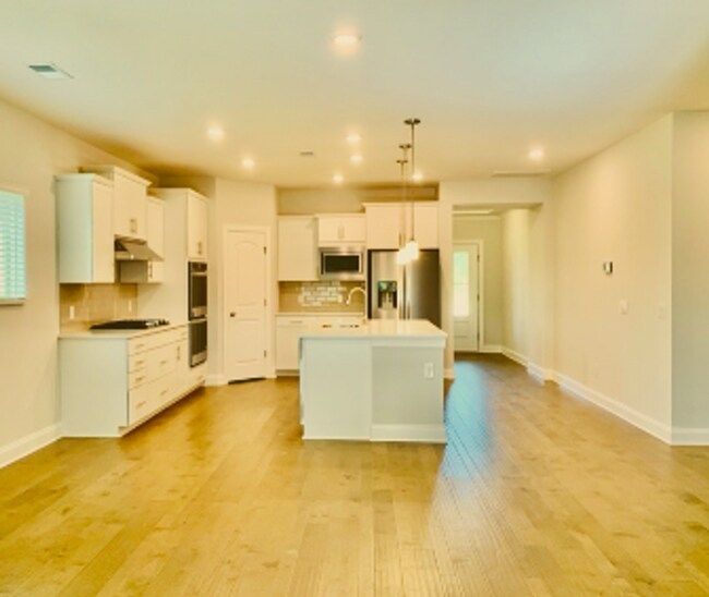 Building Photo - Coming Soon! Available 8/10/26 Stunning 4 bed, 2.5 bath residence in the highly sought-after Foxl...