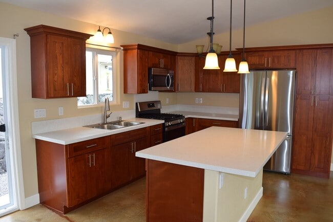 Building Photo - 1767 Kilauea Ave