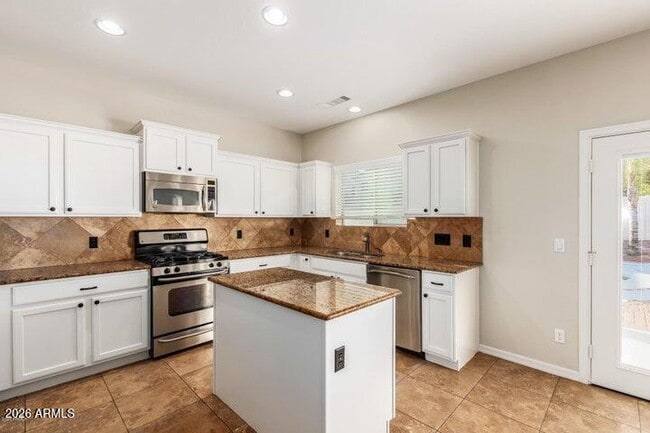 Building Photo - 18606 W Sunnyslope Ln