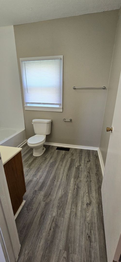 Building Photo - Freshly Updated Interior! 2 Bed 1.5 Bath Home - Alexandria IN