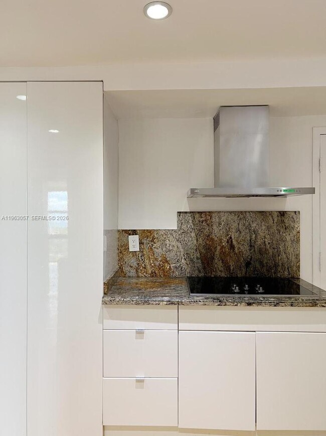 Building Photo - 1111 Crandon Blvd