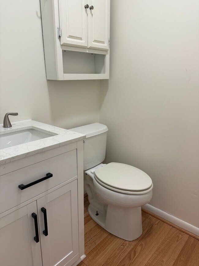 Building Photo - Adorable 2 Bedroom Off Alamance Church Road