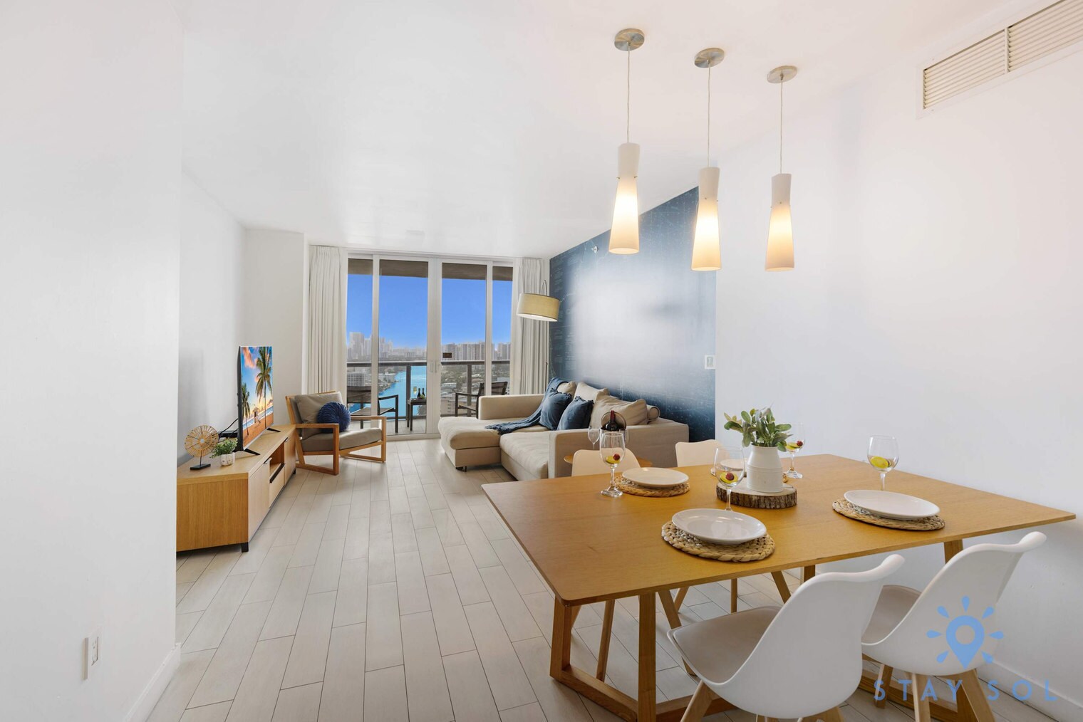 Building Photo - 2602 E Hallandale Beach Blvd