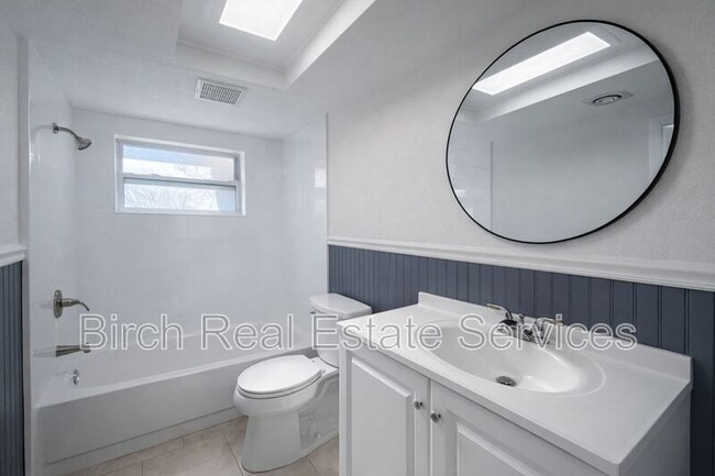 Building Photo - 5171 Greenwood St