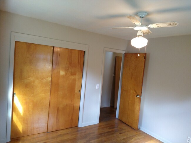 bedroom 2 - 422 W Melody Ave