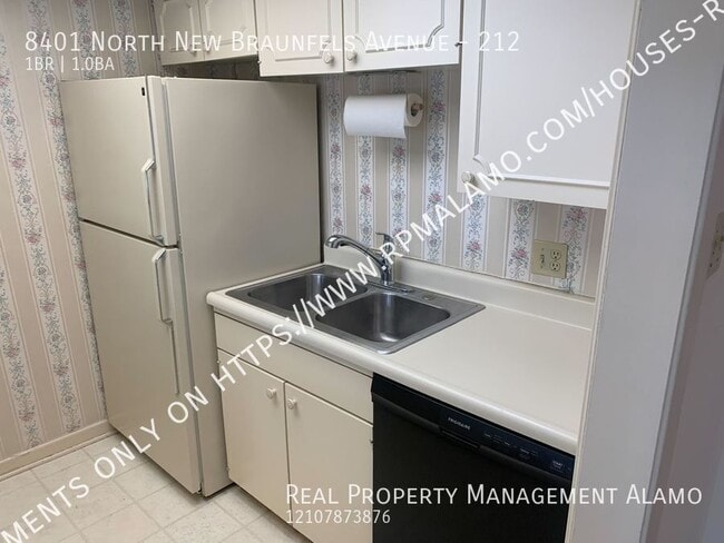 Building Photo - 8401 N New Braunfels Ave