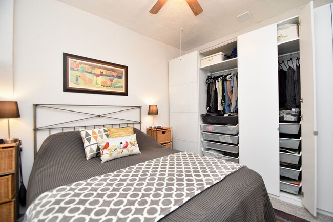 Building Photo - Cute 2 Bed 1 Bath Home in Salt Lake City!