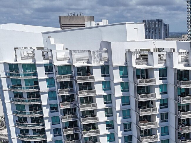 Building Photo - 350 S Miami Ave