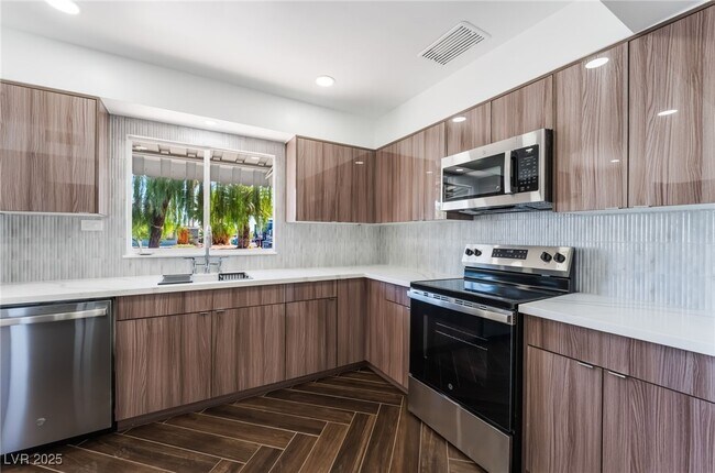 Building Photo - 569 Canosa Ave