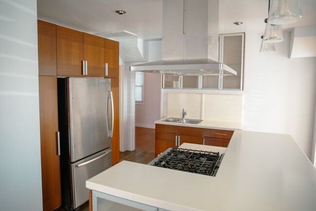 Building Photo - 137 25th St