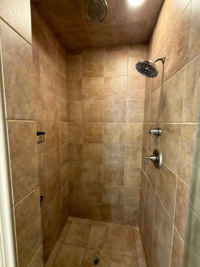 Building Photo - Immaculate garden home in Tivoli Estates