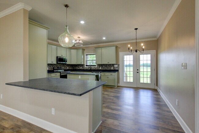Building Photo - 135 Riverbend Dr