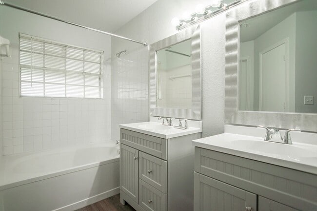 Building Photo - NEWLY UPDATED 2 bedroom 2 bath condo for rent in Bermuda Dunes