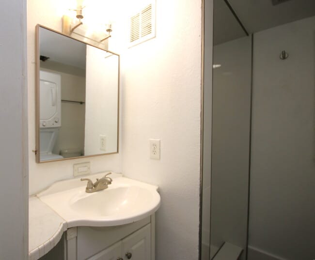 Building Photo - Waterfront Condo Living in East Hill with ...
